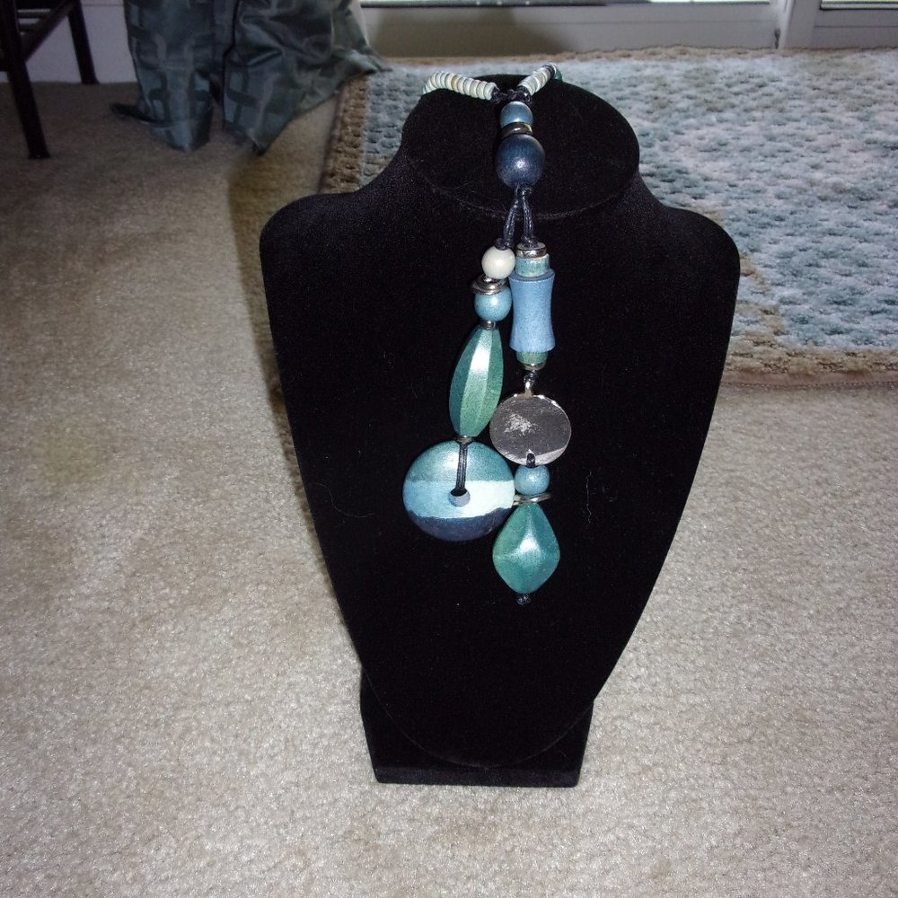 BEADED NECKLACE